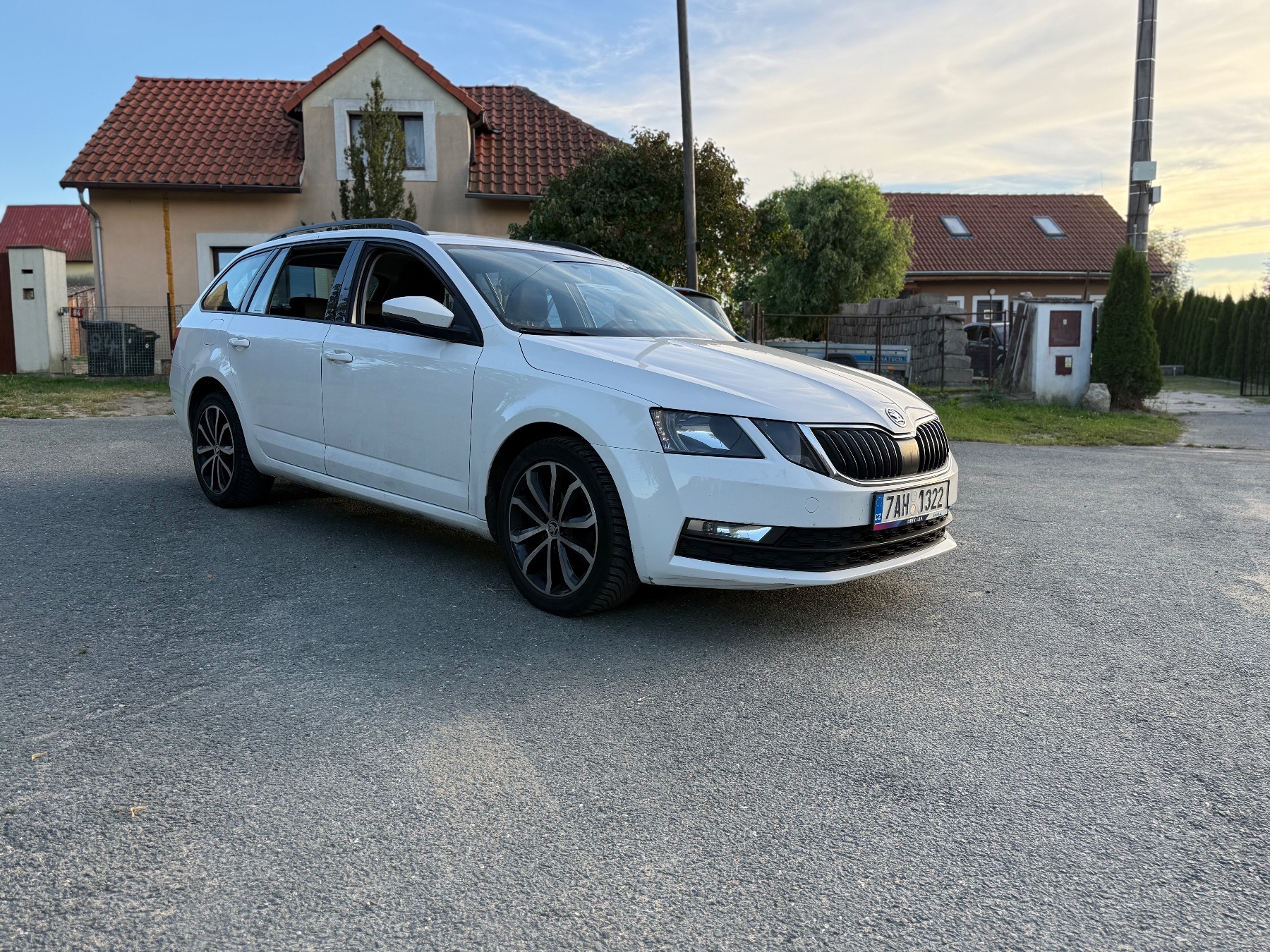 Dovezený vůz Škoda Octavia III, číslo 1322